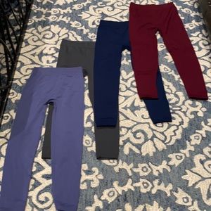 Thermal leggings in 4 colors: burgundy, light blue, grey and navy.